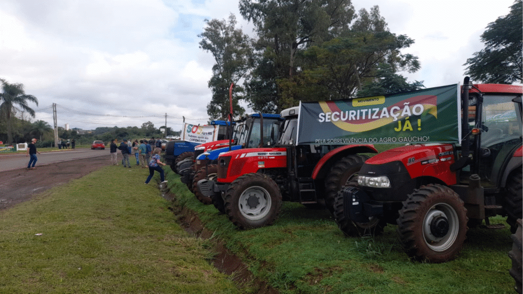 Crise no Agro: produtores do RS param estradas e marcam paralisação geral
