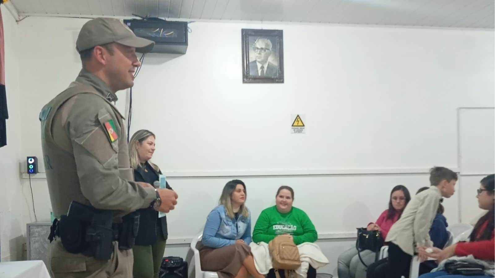 Arambaré: Brigada Militar apresenta carreira policial a estudantes
