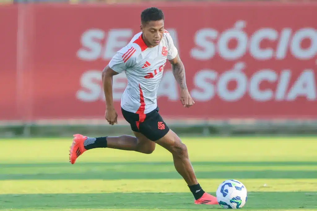 Inter reintegra Borré e Carbonero além de retorno de Vitinho