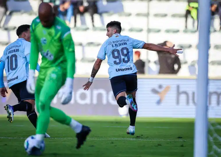 Grêmio ganha tempo para treinar antes de confronto com o Corinthians