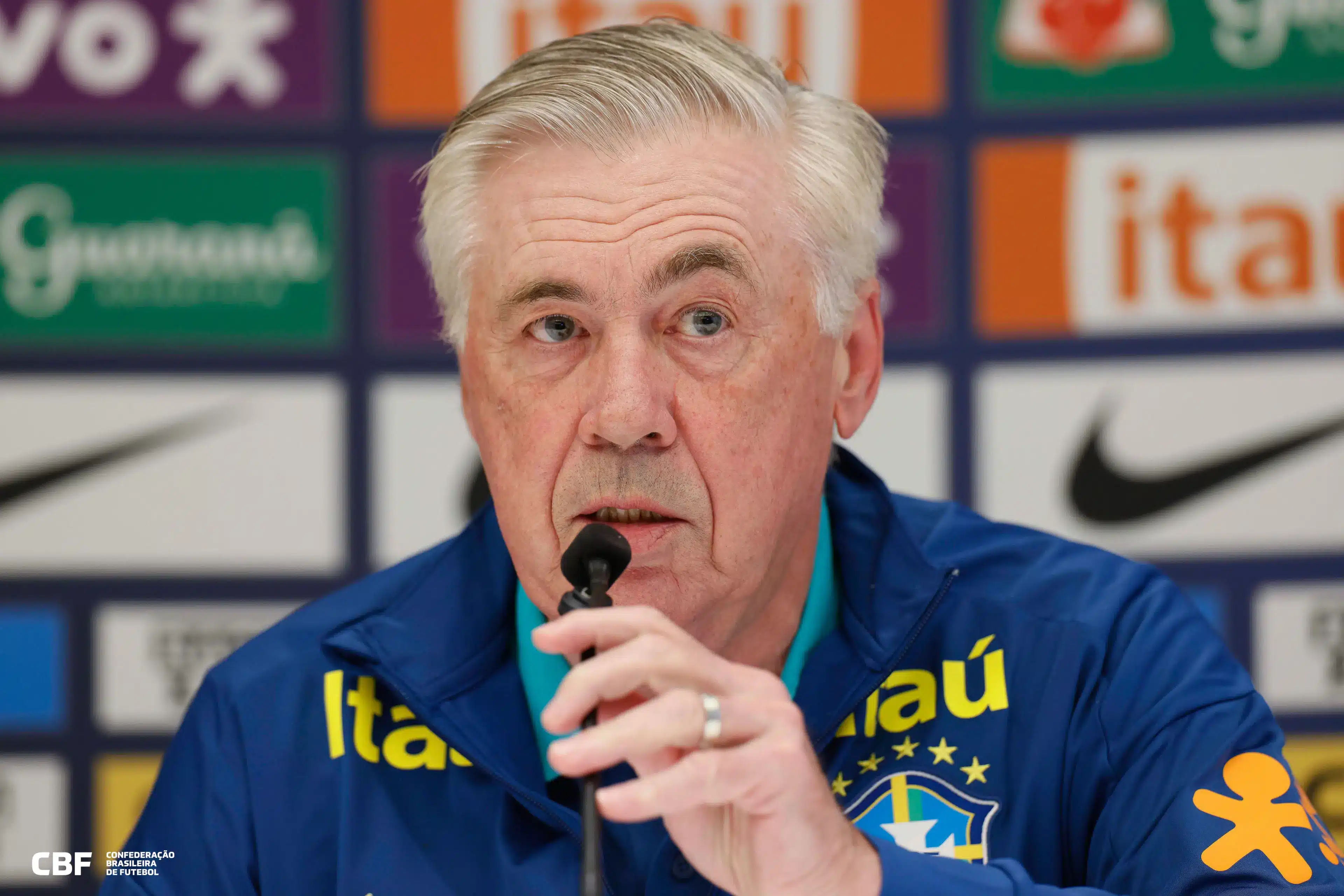 Brasil entra em campo com Ancelotti contra o Equador