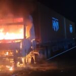 Carreta incendeia e gera bloqueio no trânsito em Rio Grande