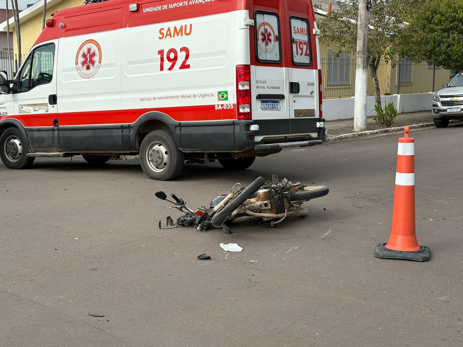 Colisão entre carro e moto deixa um ferido em Camaquã