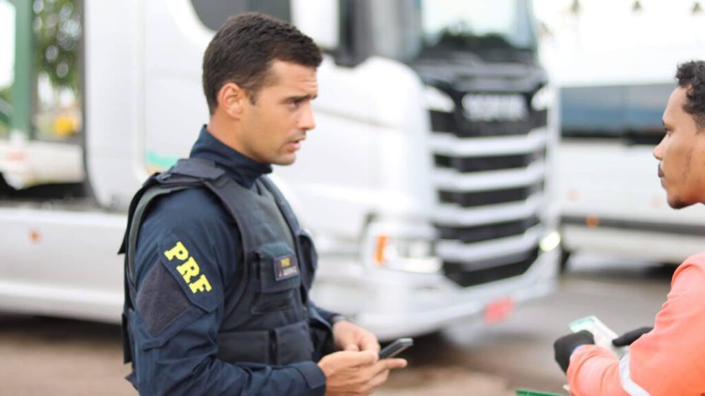 PRF destaca atuação preventiva e reforça combate ao tráfico e excesso de carga nas rodovias do Sul