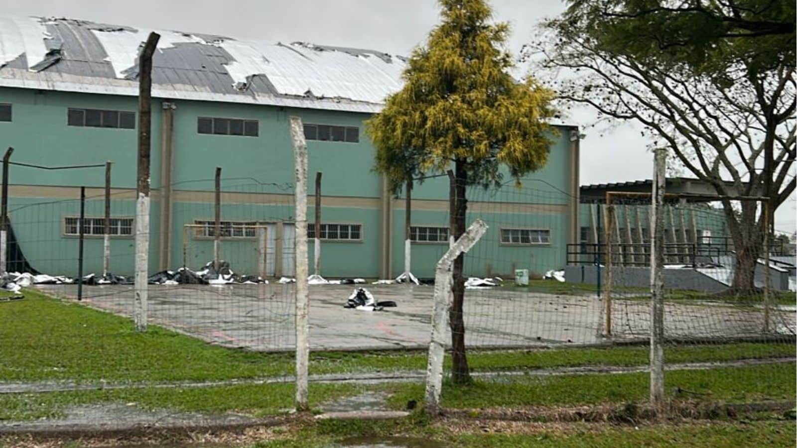 Ginásio de esportes de Camaquã registra danos ocasionados pelo vento forte