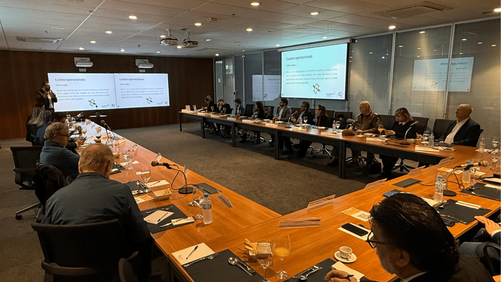 Reunião na Fecomércio RS debate tributação, comércio exterior e reforça importância da atuação conjunta entre os setores econômicos