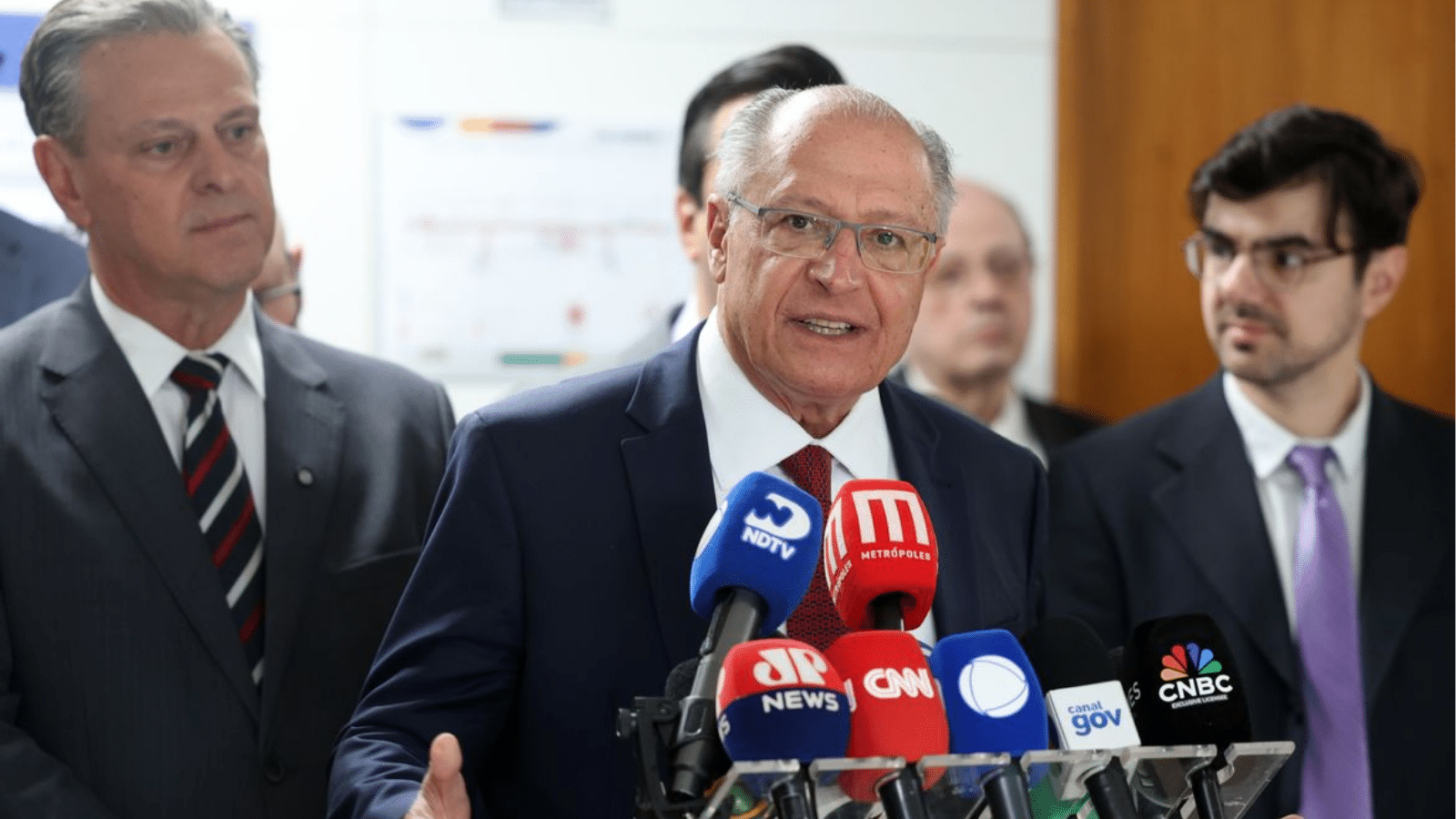 Alckmin diz que governo tentará acordo antes do prazo para tarifaço