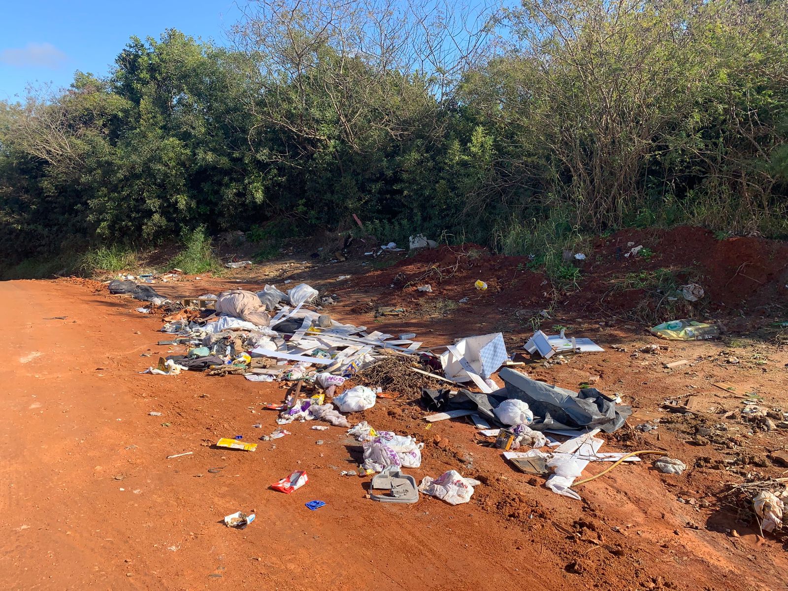 Descarte irregular preocupa moradores no bairro Vila Nova em Camaquã