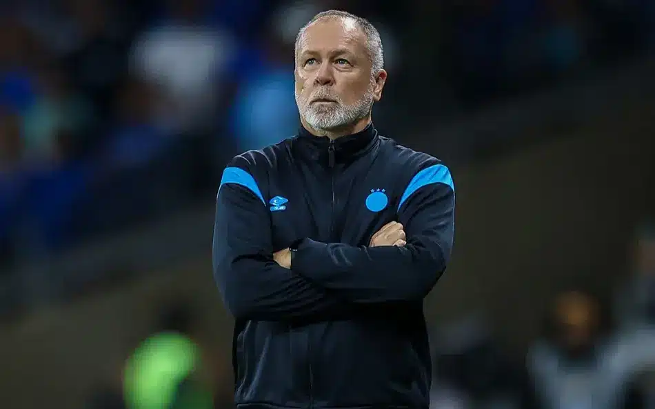 Grêmio anuncia permanência de Mano Menezes na equipe