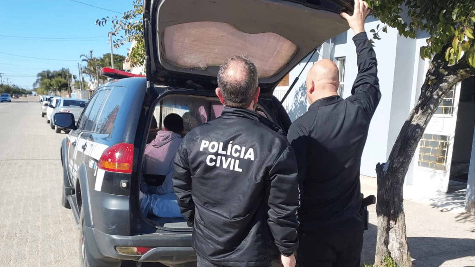 Dois jovens são presos por tráfico de drogas em São Lourenço do Sul