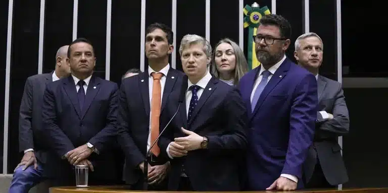 Hugo Motta propõe afastamento temporário de 02 deputados gaúchos