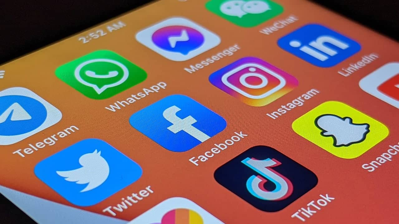 Mulher é condenada após divulgar foto e dados de devedores nas redes sociais