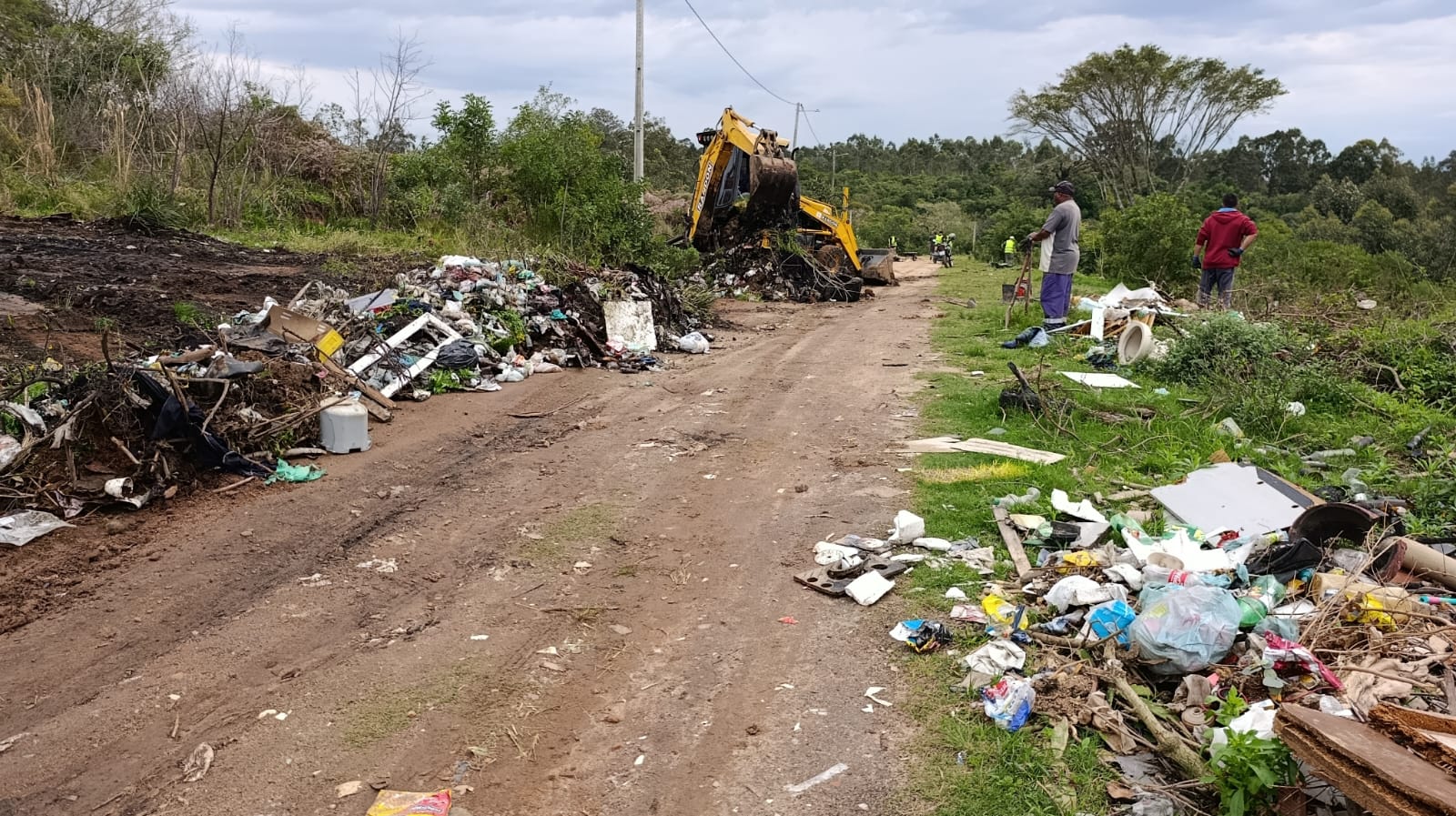 Prefeitura mantém mutirão de limpeza no bairro Ouro Verde. Foto: Infraestrutura/Divulgação.