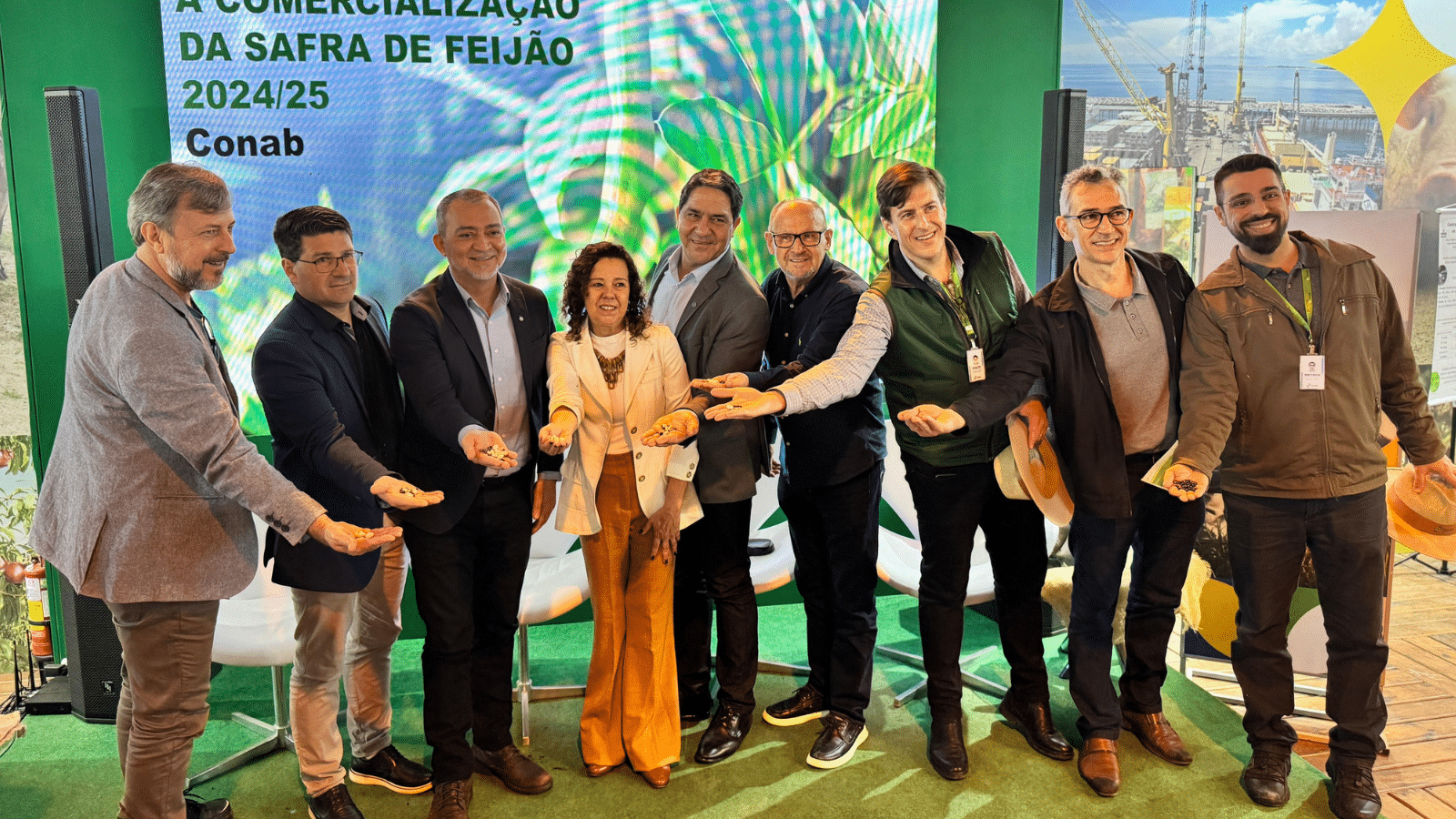 Conab anuncia R$ 21,7 milhões para leilões em apoio ao setor do feijão na Expointer 2025