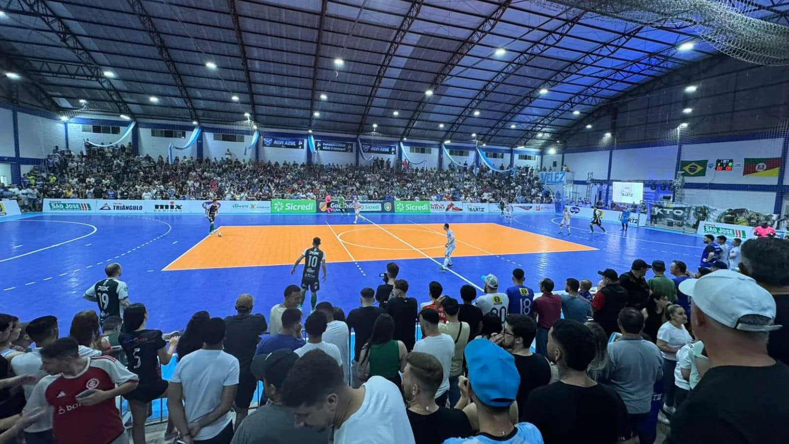 Seleção camaquense de futsal enfrenta Cristal na estreia da CCDF