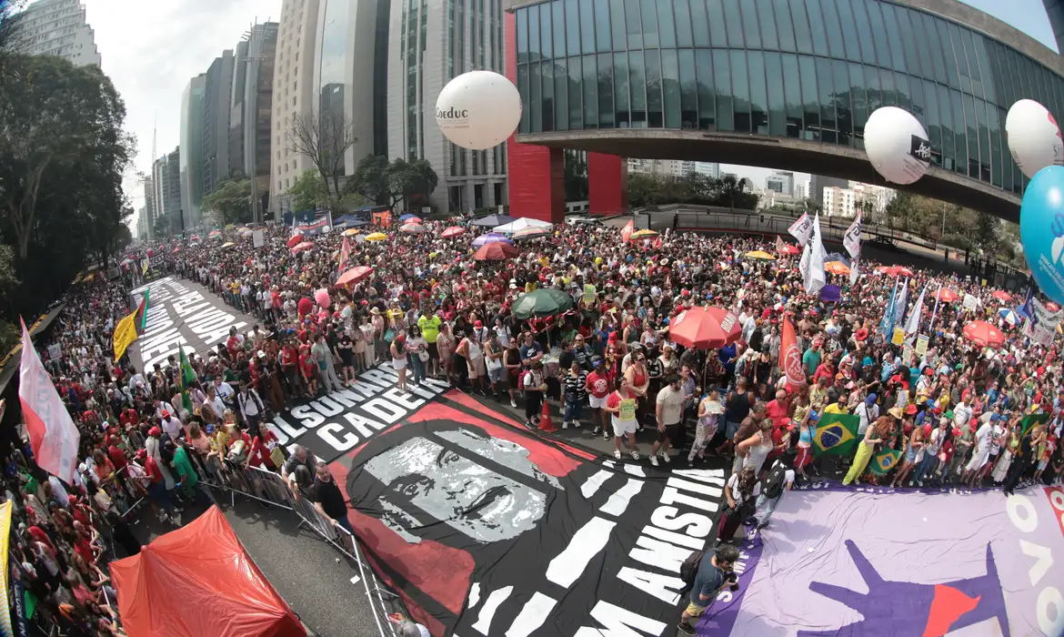Em todo país, milhares protestam contra anistia e PEC da Blindagem