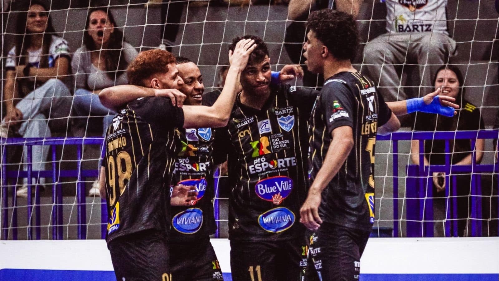 Vélez goleia Dracena por 6 a 0 e se aproxima dos playoffs da LNF. Foto: ASCOM/Vélez Camaquã.