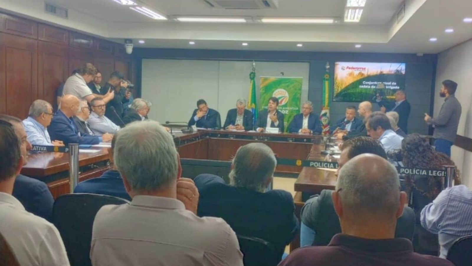 Crise do arroz mobiliza Tapes e lideranças do agronegócio gaúcho
