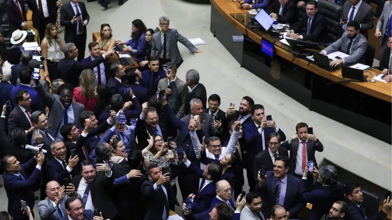 Câmara aprova retirada da MP alternativa ao IOF