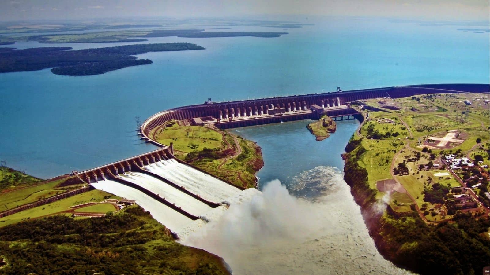 Imagem aérea da Usina de Itaipú. Hoje na História. Foto: Divulgação.