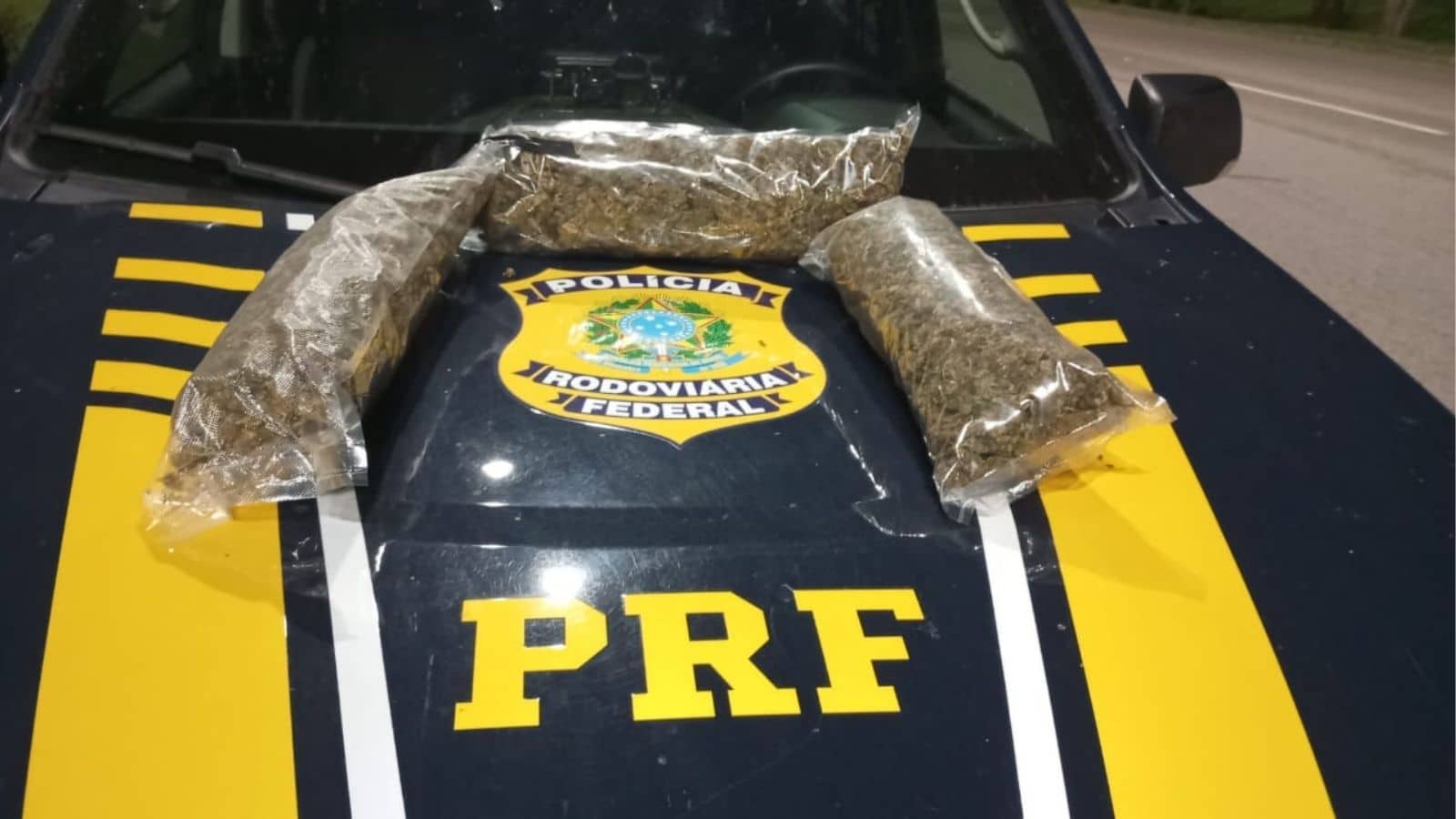 PRF prende mulher com 1,5 kg de skunk em Capão do Leão. Foto: Divulgação.
