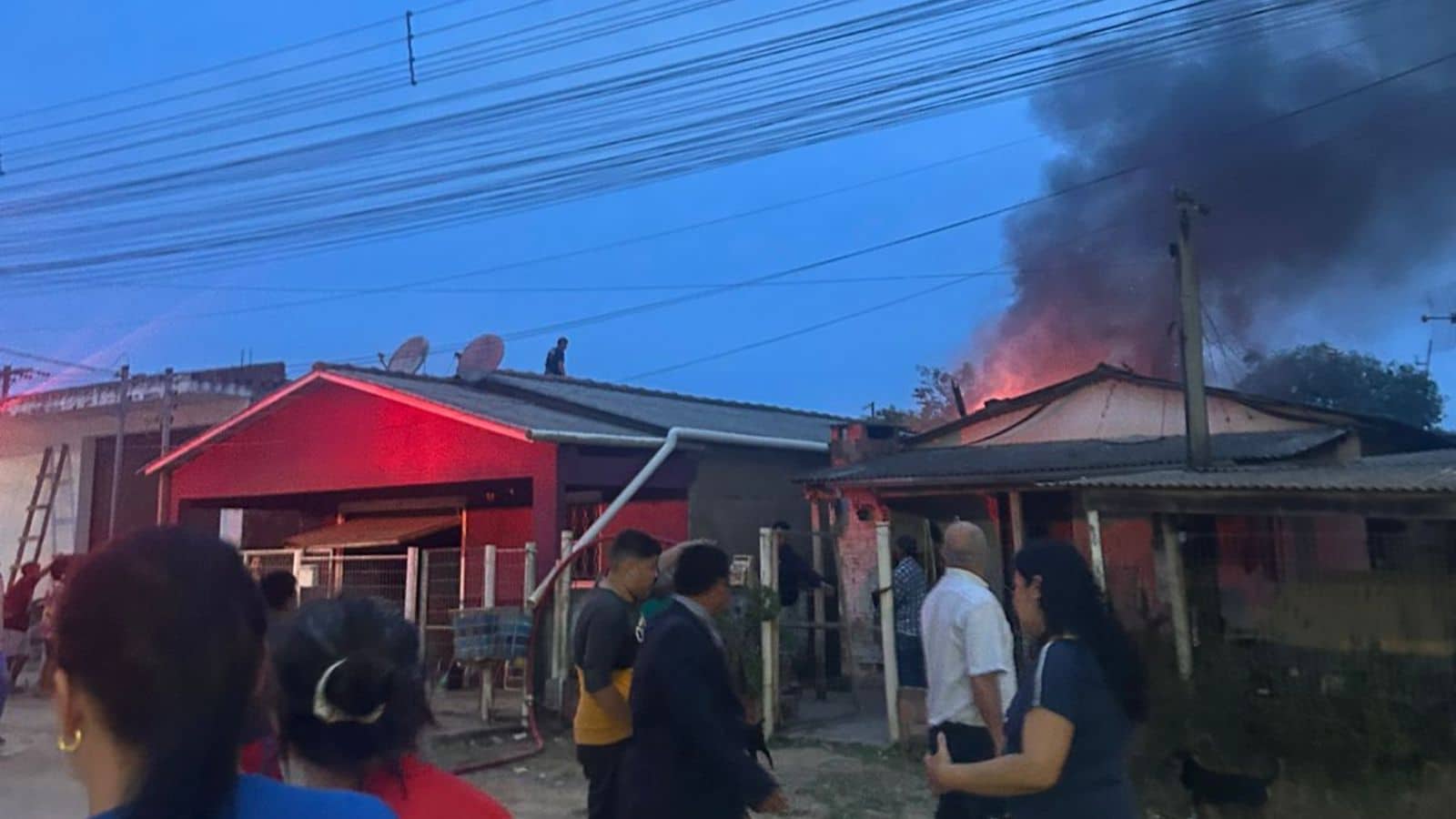 Incêndio atinge casa no bairro Getúlio Vargas em Camaquã
