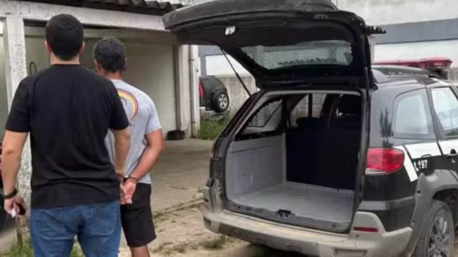 Pai é preso por queimar filha de 15 anos em tortura