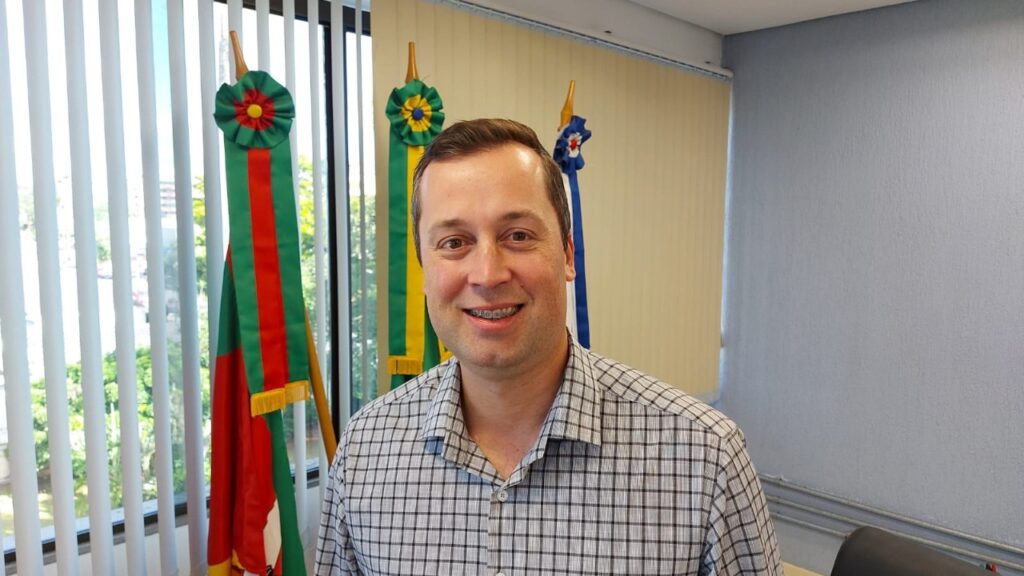 Impeachment de prefeito de Cachoeirinha ganha força e base política se divide