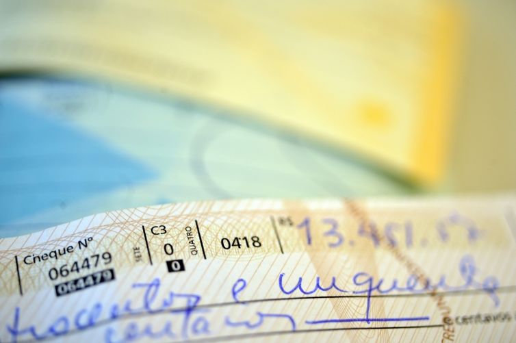 Bradesco anuncia fim da emissão de cheques a partir de dezembro