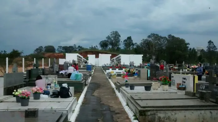Cemitérios de Camaquã mudam horário para finados