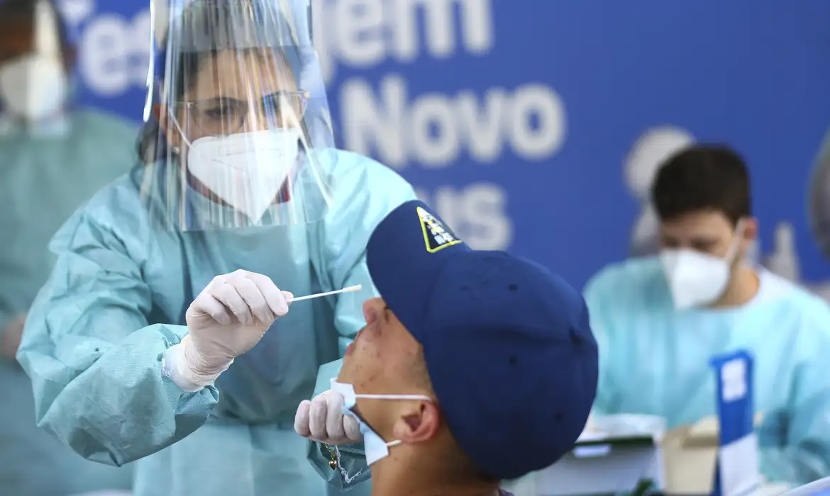 COVID-19: casos aumentam! quem deve tomar a vacina agora?