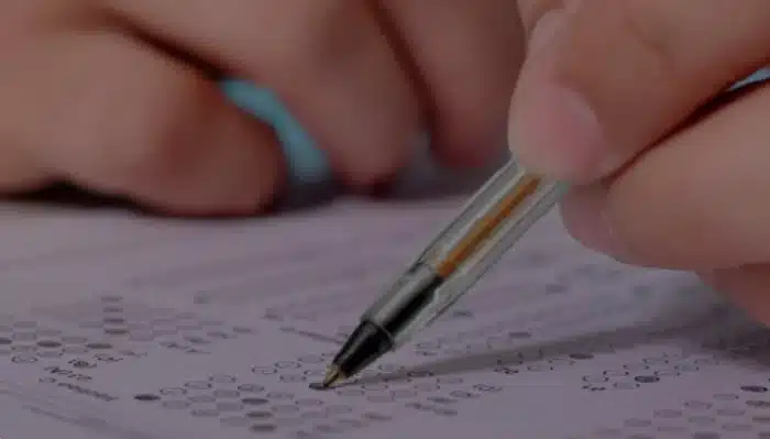 Prova Nacional Docente ocorre neste domingo (20); falta pode bloquear diploma