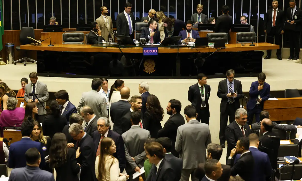 Câmara aprova ampliação gradual da licença-paternidade. Foto: Lula Marques/Agência Brasil.