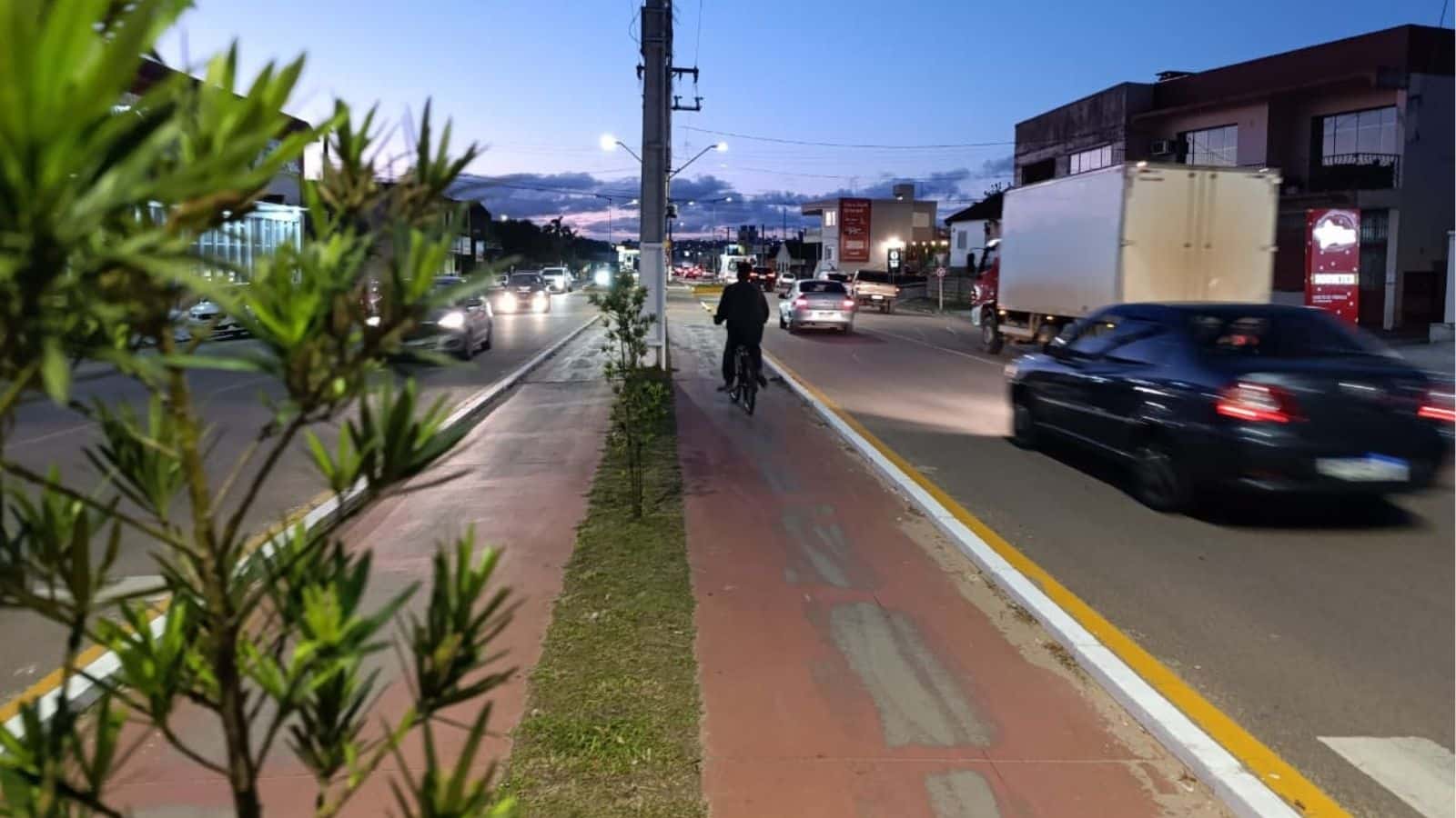 Camaquã tem mais de 2 mil ciclistas diários e encara o desafio de integrar bicicletas ao trânsito. Foto: Pablo Bierhals/Rádio Acústica FM.