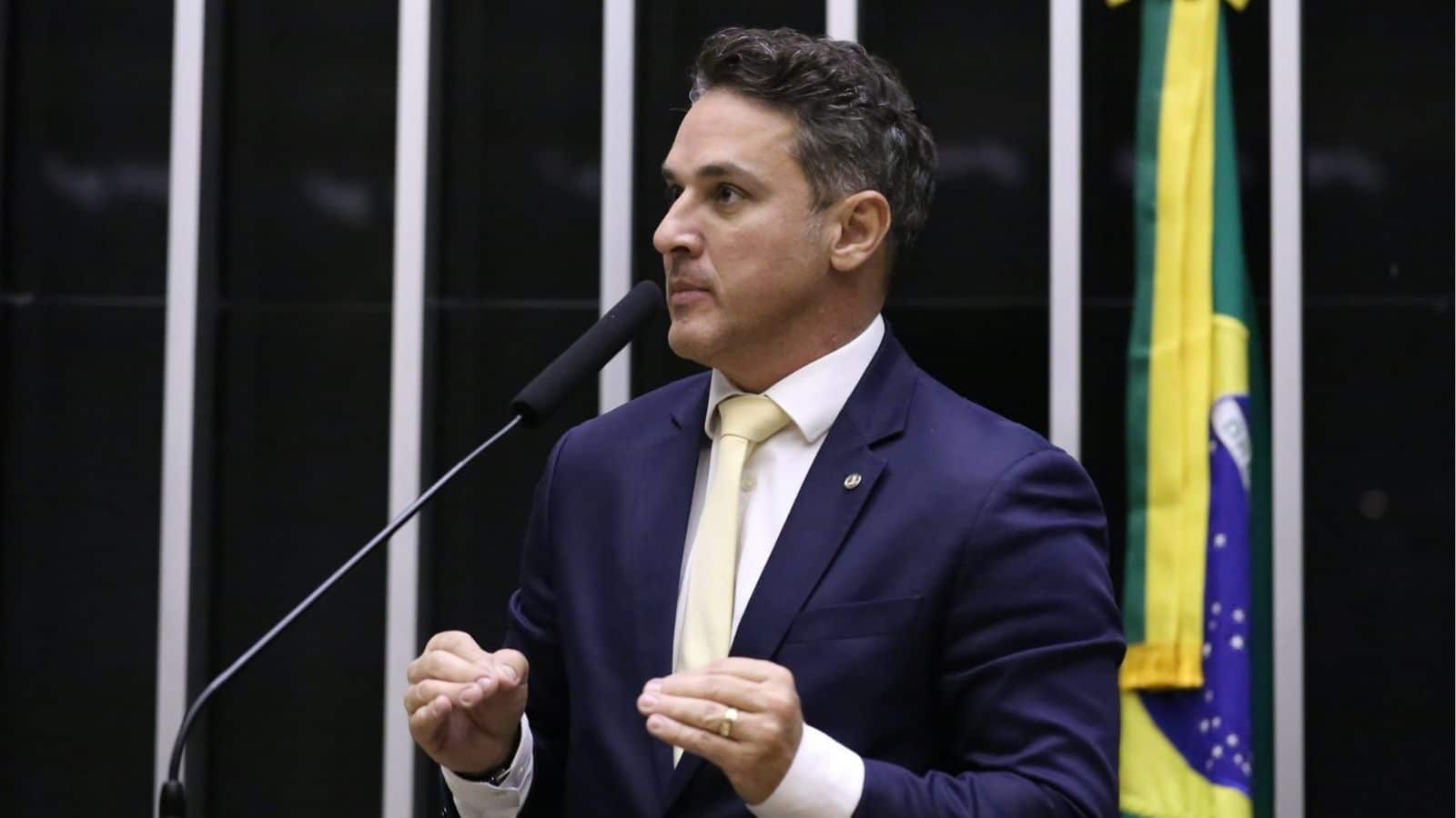 Oposição denuncia omissão de Lula e aponta motivos para impeachment. Foto: Kayo Magalhães / Câmara dos Deputados.