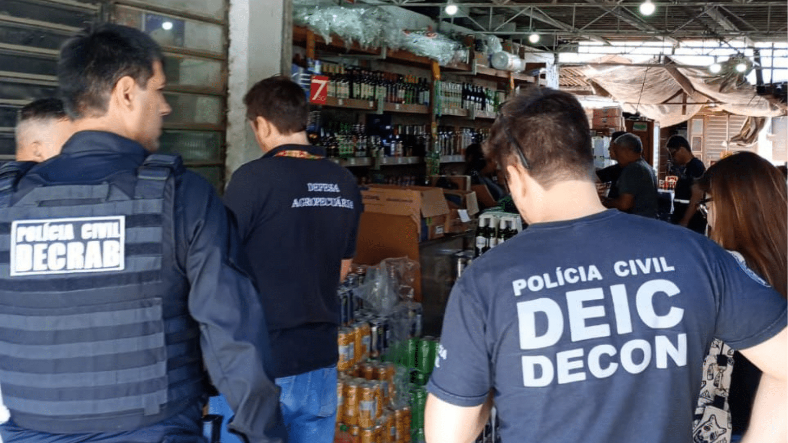 Operação apreende mais de 3 mil garrafas de vinho falsificado em Porto Alegre. Foto: Divulgação.