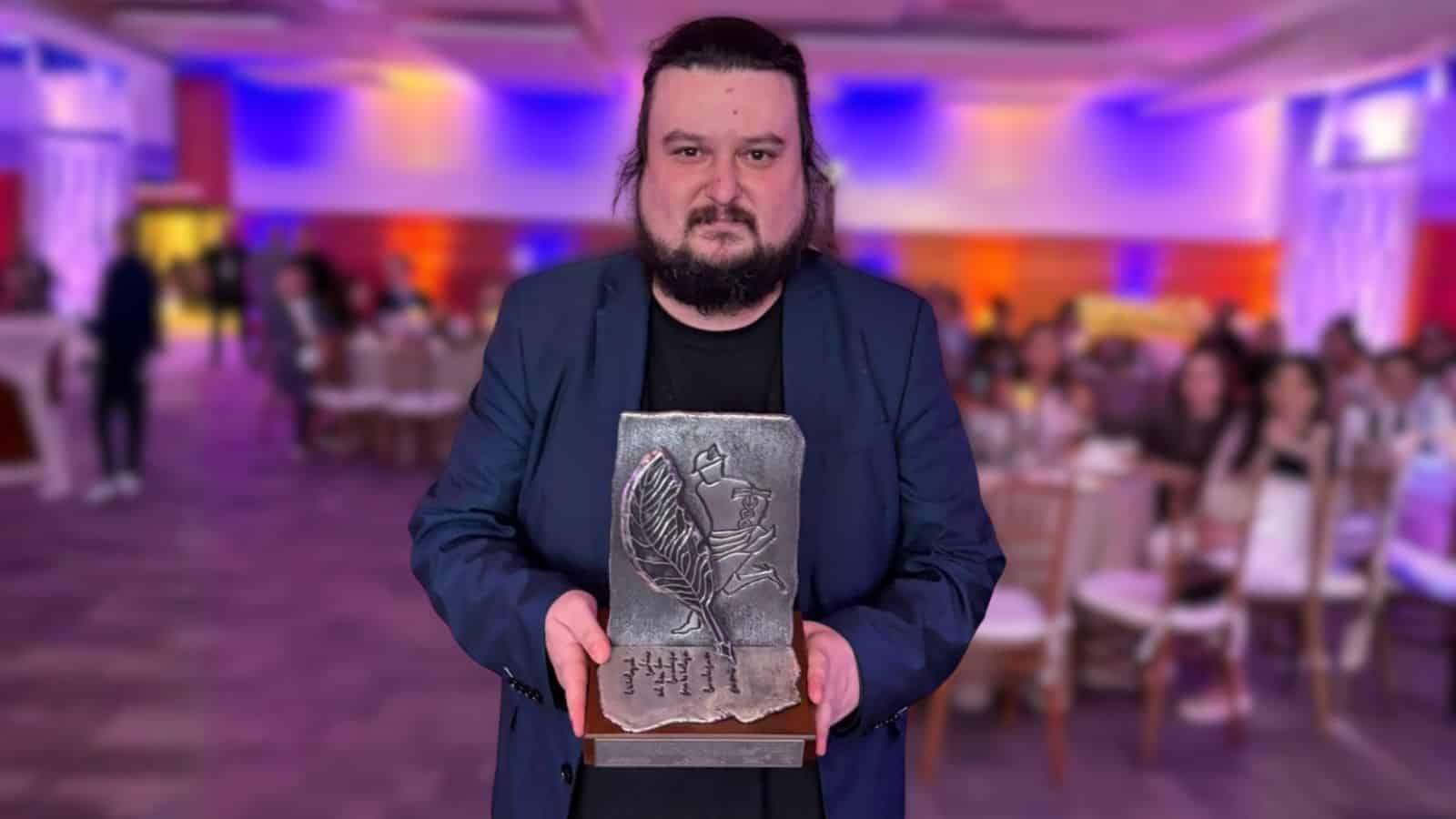 Repórter Airton Lemos vence Prêmio Sistema Fecomércio-RS de Jornalismo. Foto: Fábio Renner/Rádio Acústica FM.