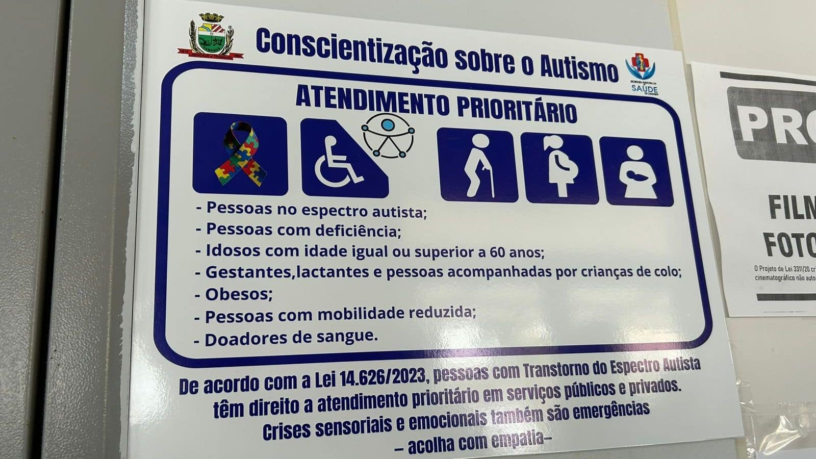 Camaquã instala placas de atendimento prioritário para autistas