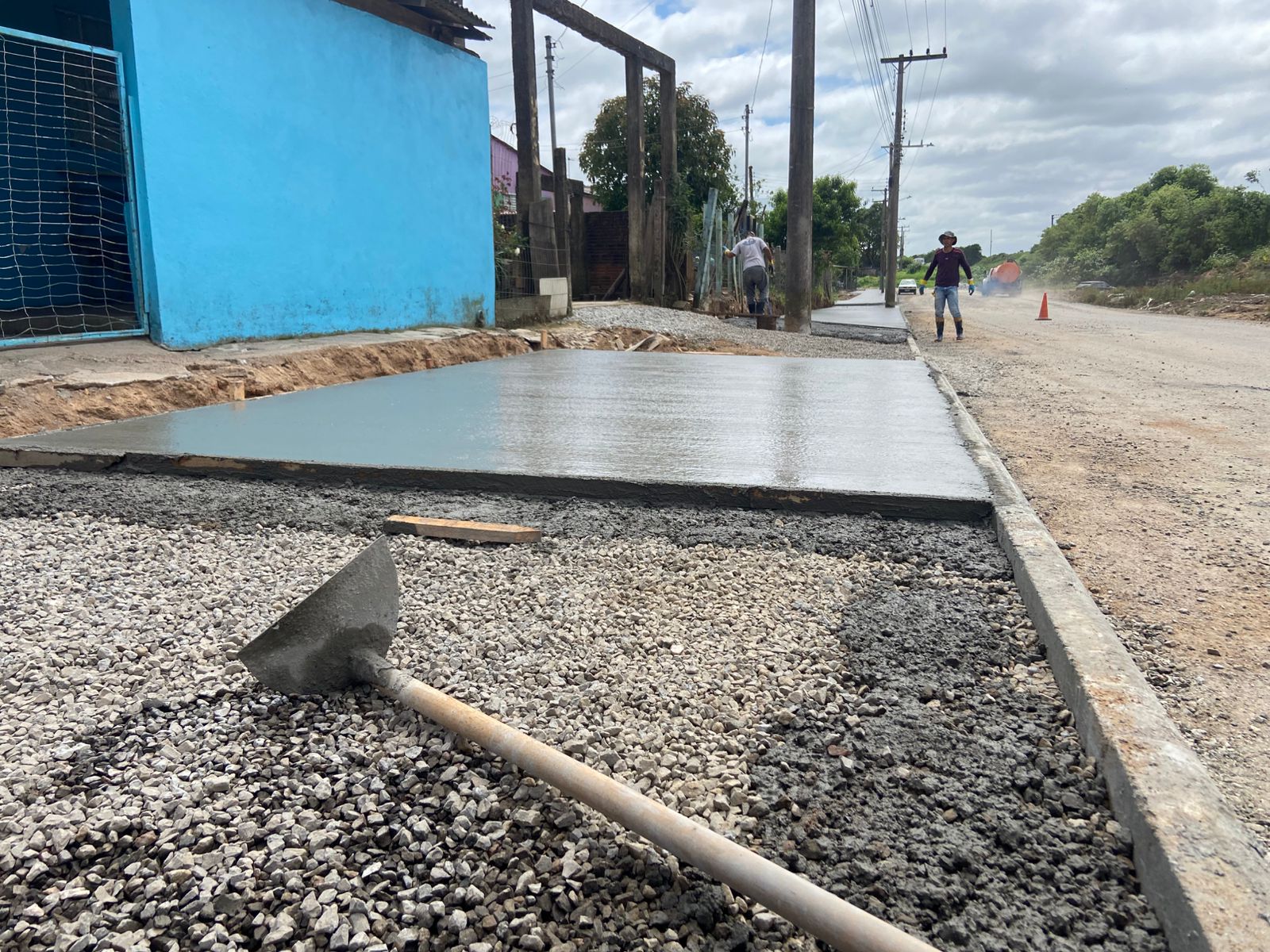 Rua do bairro Getúlio Vargas começa a receber calçadas