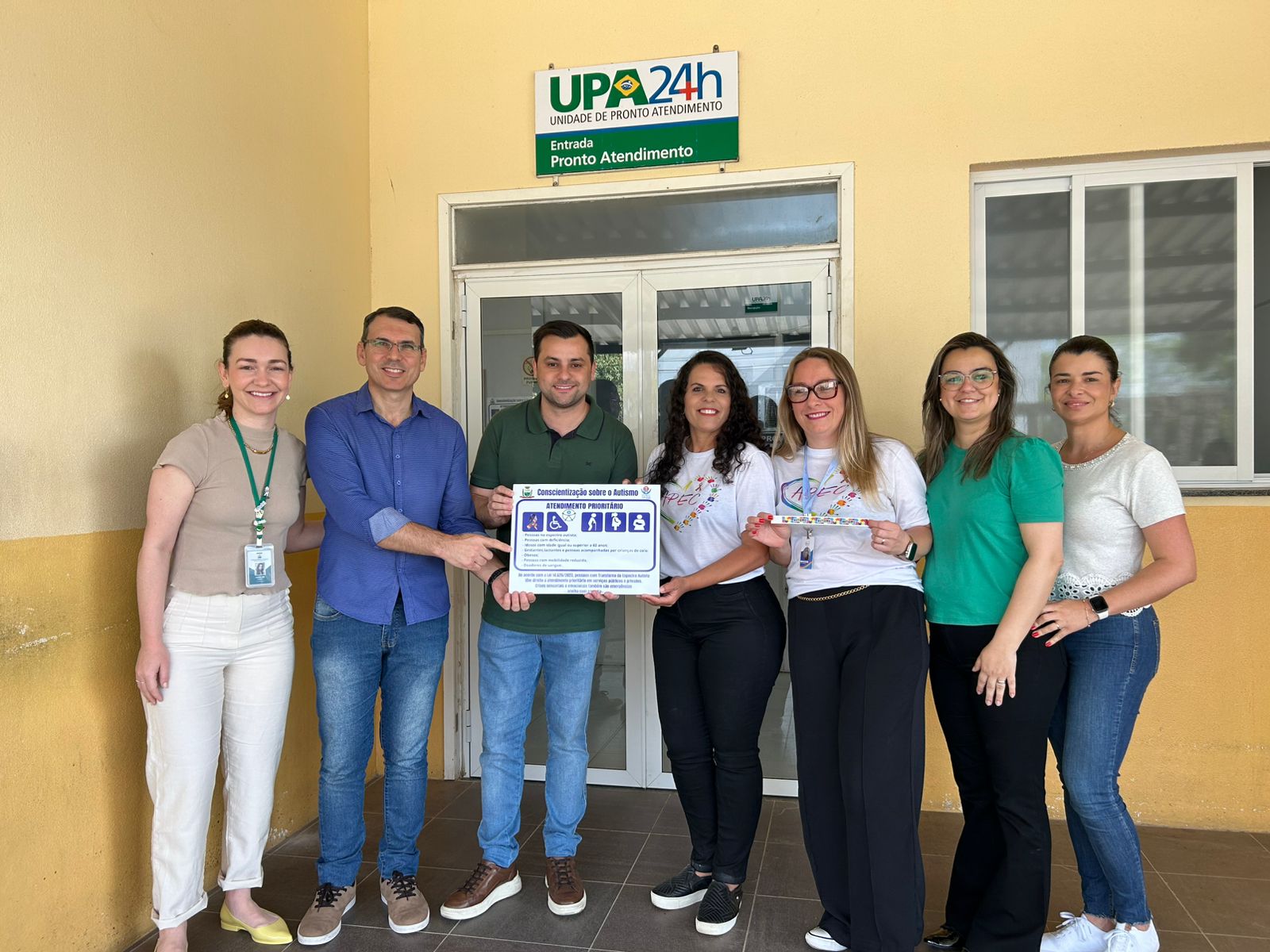 Camaquã instala placas de atendimento prioritário para autistas