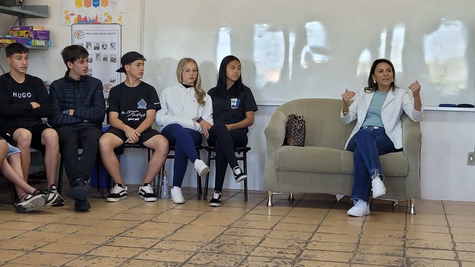 Alunos de escola em Camaquã recebem palestra sobre futuro profissional