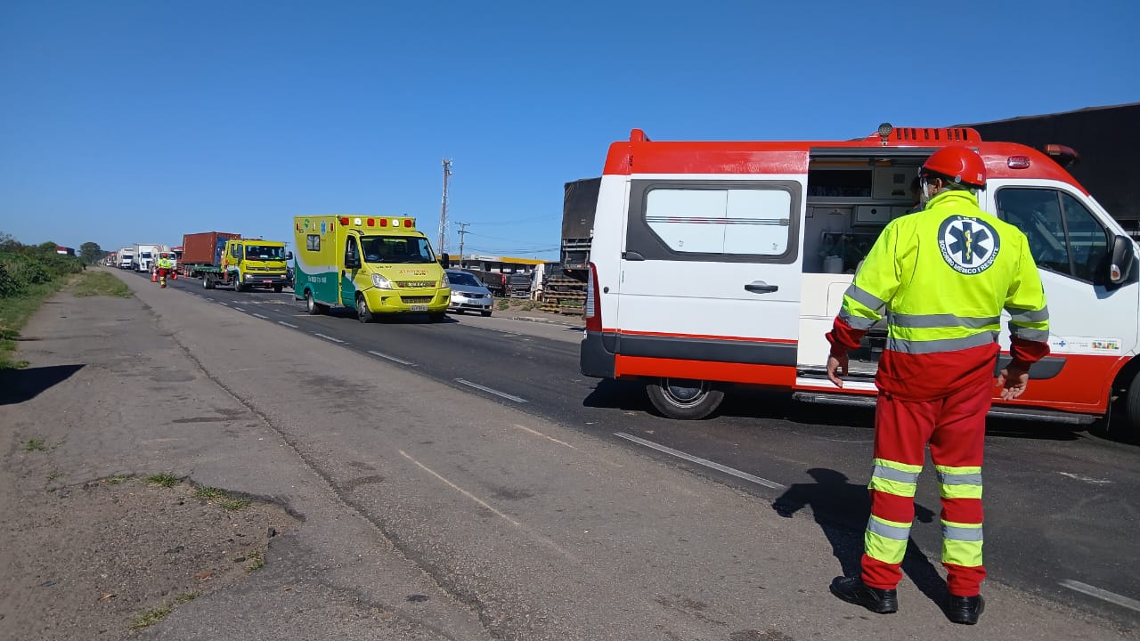 Acidente entre caminhão e moto deixa um morto na BR-392