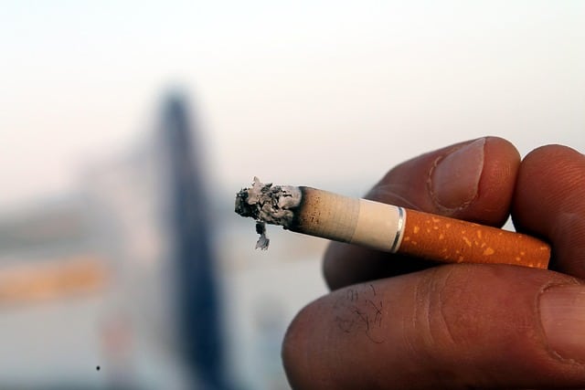Maldivas veta fumo para turistas jovens! Entenda a nova lei