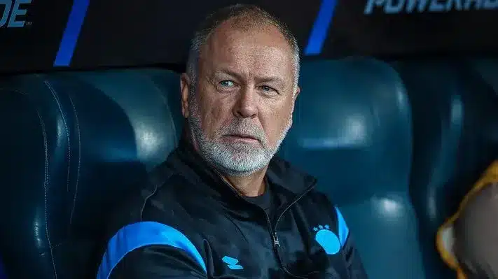 Mano Menezes adia debate sobre futuro no Grêmio