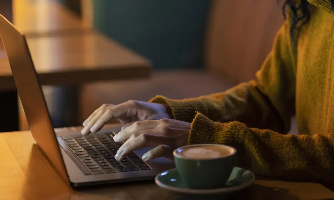 Problema em rede da Cloudflare derruba sites e portais em todo o mundo. Foto: Freepik/via Agência Brasil.