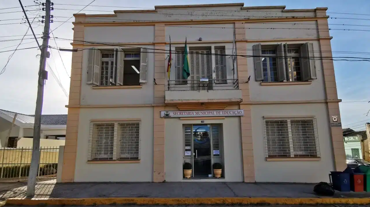 Camaquã - Vereador questiona suspensão de contratos temporários de professores em período de férias em Camaquã. Foto: Arquivo/Rádio Acústica FM.