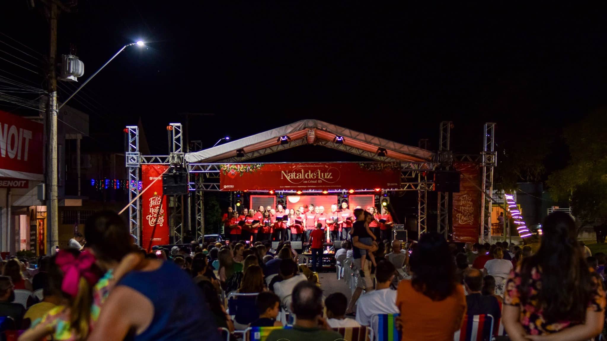 Público prestigia primeira noite de festividades em Cristal