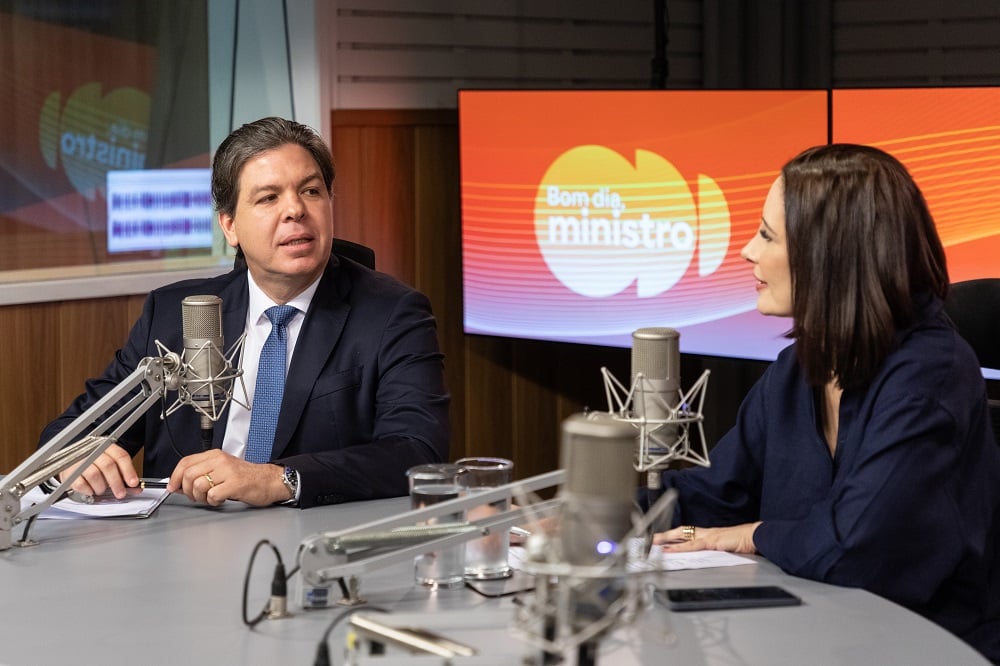 Ministro das comunicações destaca avanço do 5G e de banda larga nas escolas