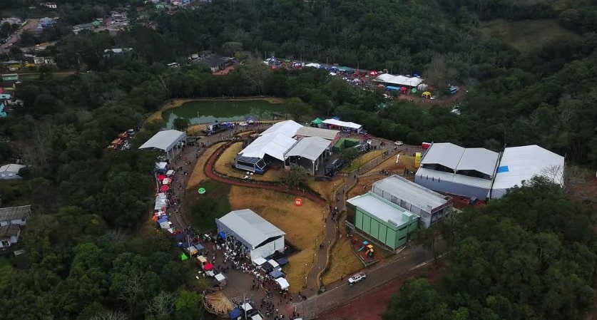 Dom Feliciano prepara festa de réveillon com shows e fogos