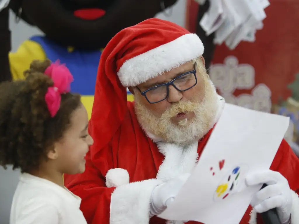 Papai Noel dos Correios: como adotar cartinha em 2025